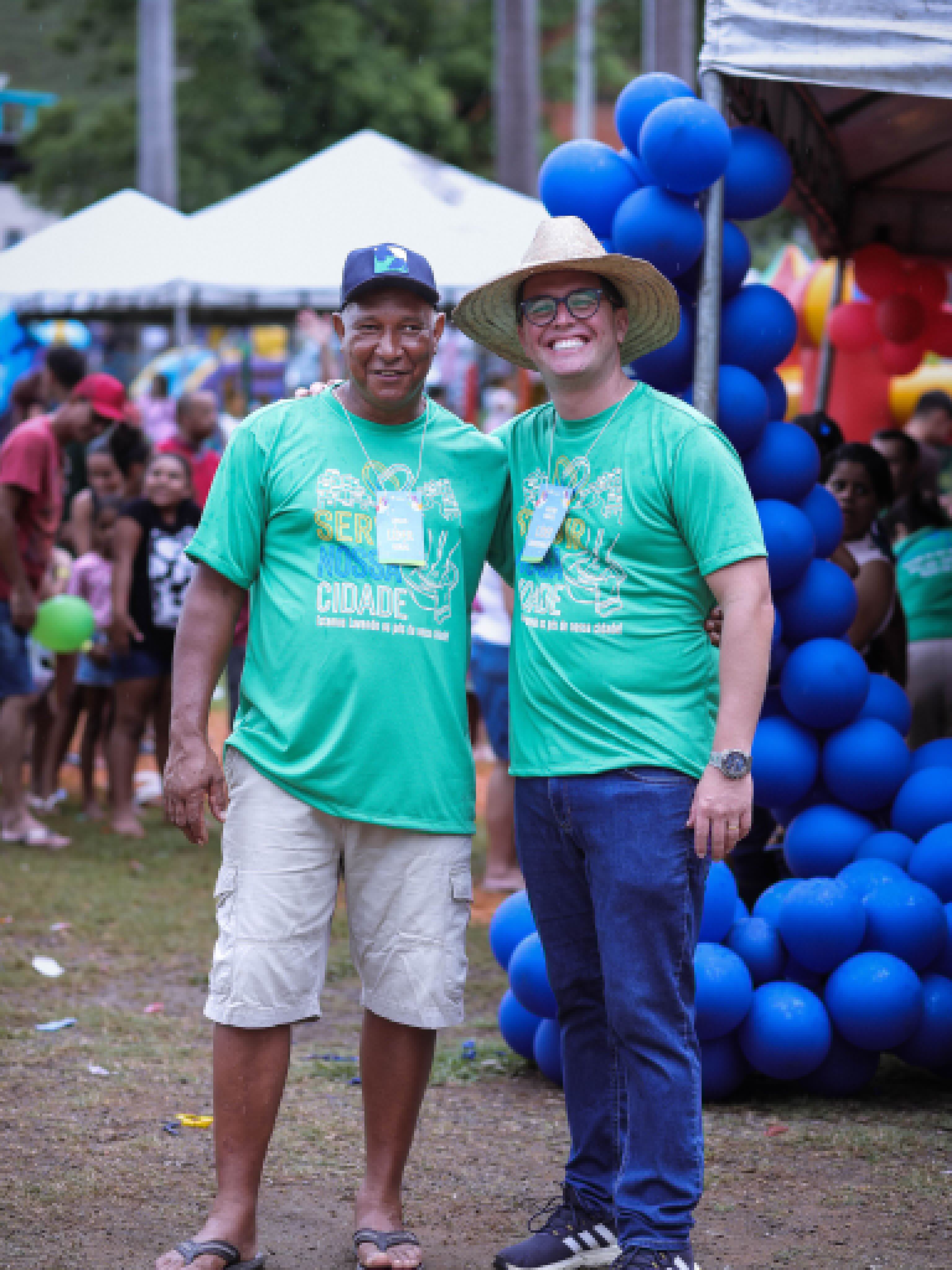 Voluntários da Igreja Batista Reviver reunidos em Miraí